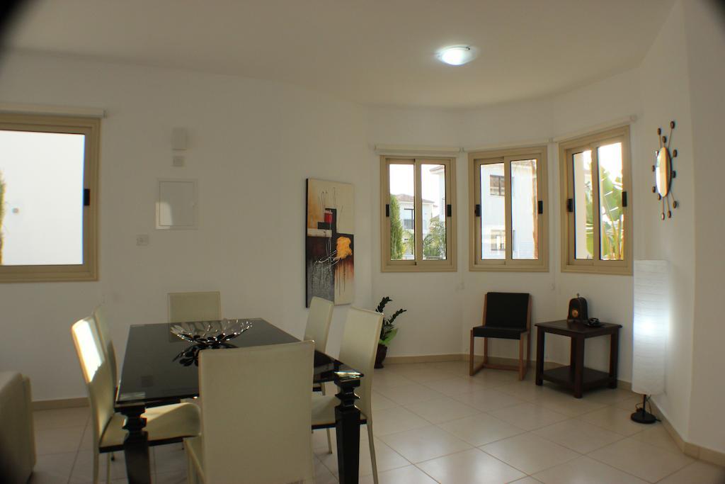 Palm Tree Villas โปรทาราส ภายนอก รูปภาพ