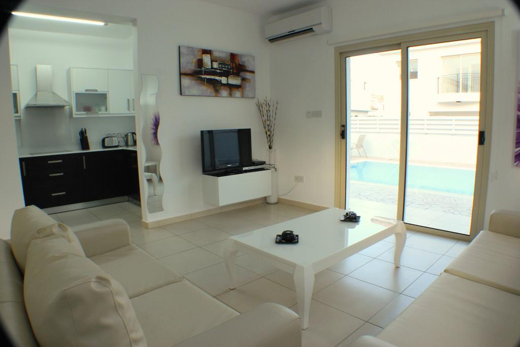 Palm Tree Villas โปรทาราส ภายนอก รูปภาพ