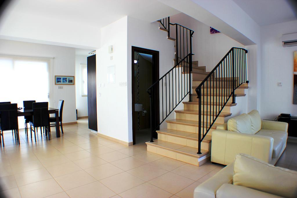 Palm Tree Villas โปรทาราส ภายนอก รูปภาพ